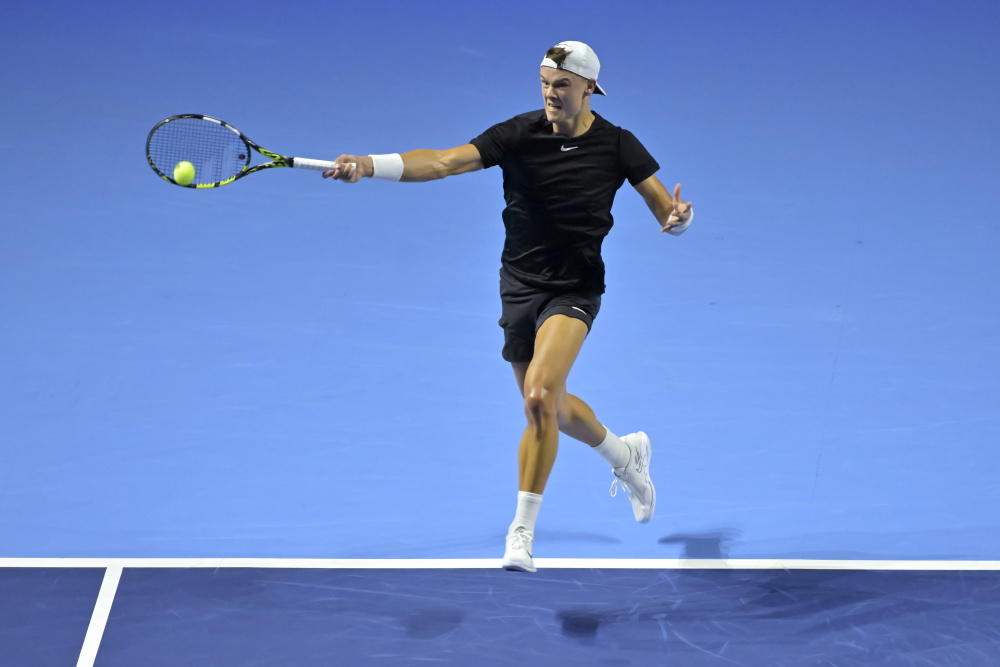 离开赛场并 离开赛场并